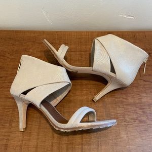 NWOT Donald J Pliner Tilly Heels - Fancy Tan/Gold